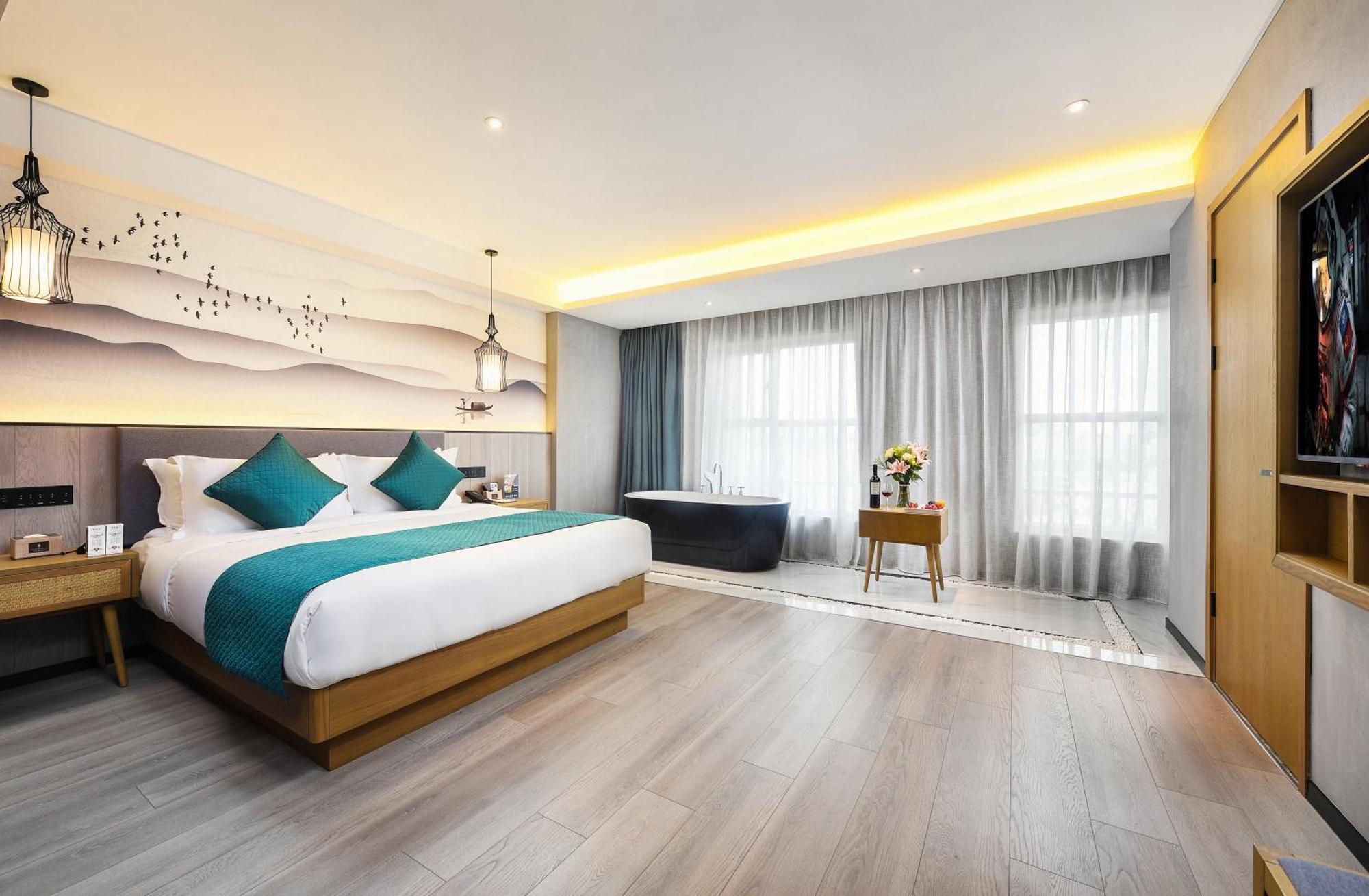 Mehood Lestie International Hotel Nancun Wanbo Metro Station Branch - Free Shuttle Bus To Canton Fair Complex During Canton Fair Period & Free Breakfast & Free Afternoon Tea & Free Midnight Snack & Free Vpn Internet Access Esterno foto