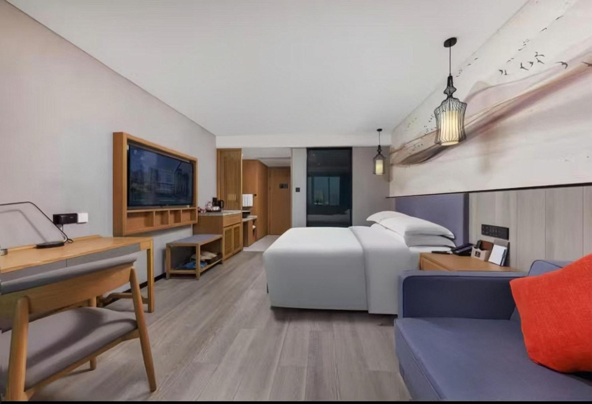 Mehood Lestie International Hotel Nancun Wanbo Metro Station Branch - Free Shuttle Bus To Canton Fair Complex During Canton Fair Period & Free Breakfast & Free Afternoon Tea & Free Midnight Snack & Free Vpn Internet Access Esterno foto