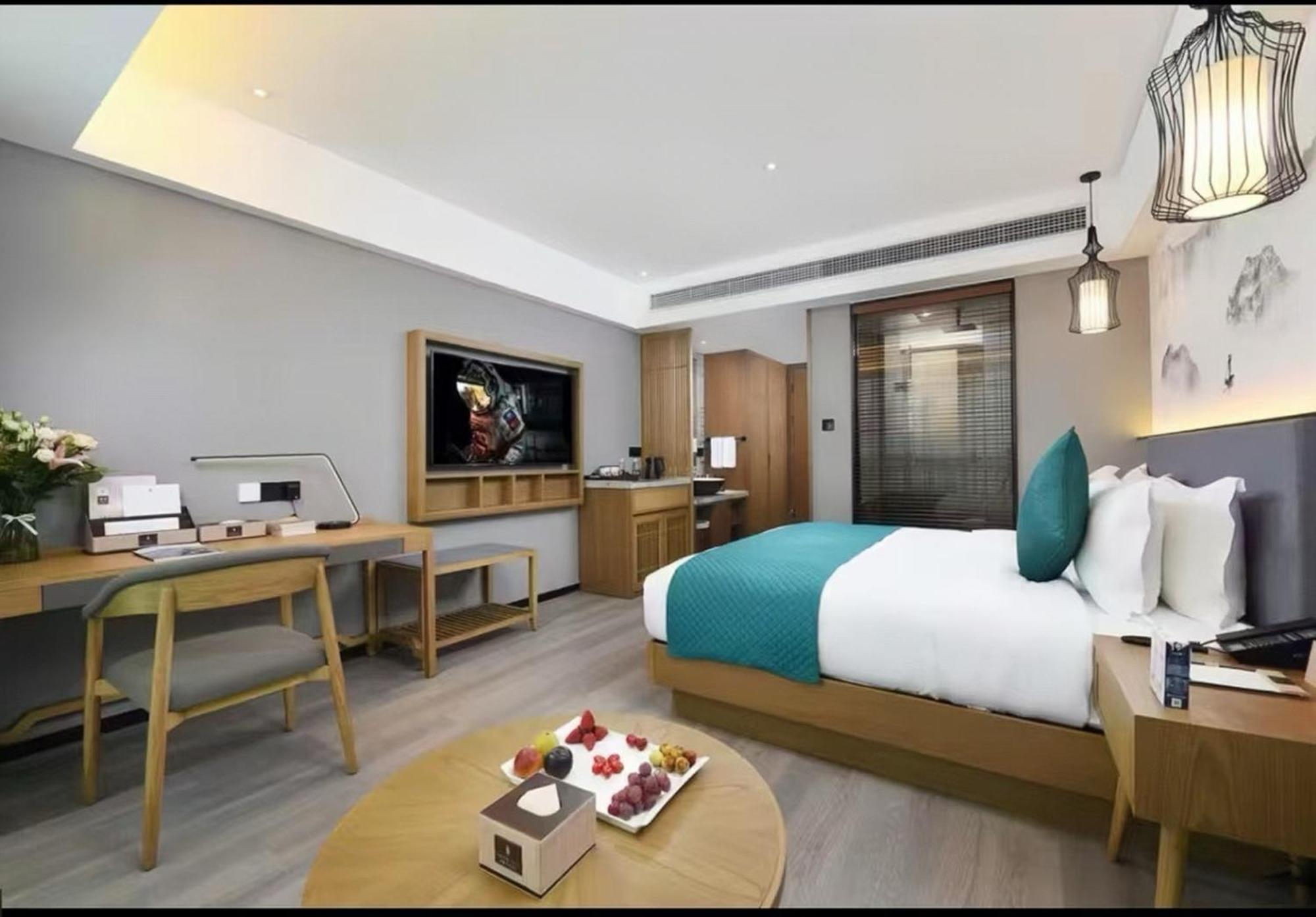 Mehood Lestie International Hotel Nancun Wanbo Metro Station Branch - Free Shuttle Bus To Canton Fair Complex During Canton Fair Period & Free Breakfast & Free Afternoon Tea & Free Midnight Snack & Free Vpn Internet Access Esterno foto