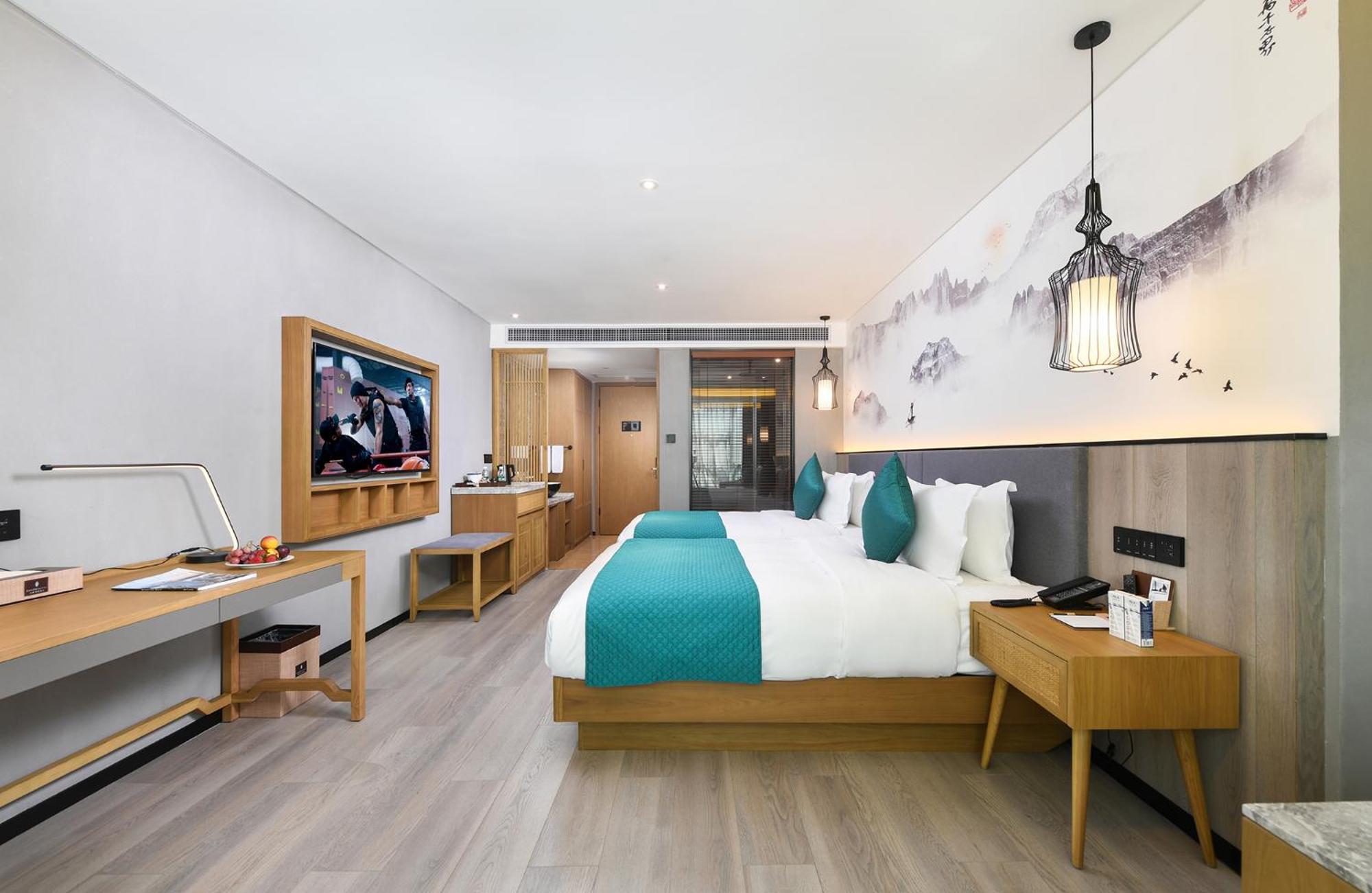 Mehood Lestie International Hotel Nancun Wanbo Metro Station Branch - Free Shuttle Bus To Canton Fair Complex During Canton Fair Period & Free Breakfast & Free Afternoon Tea & Free Midnight Snack & Free Vpn Internet Access Esterno foto