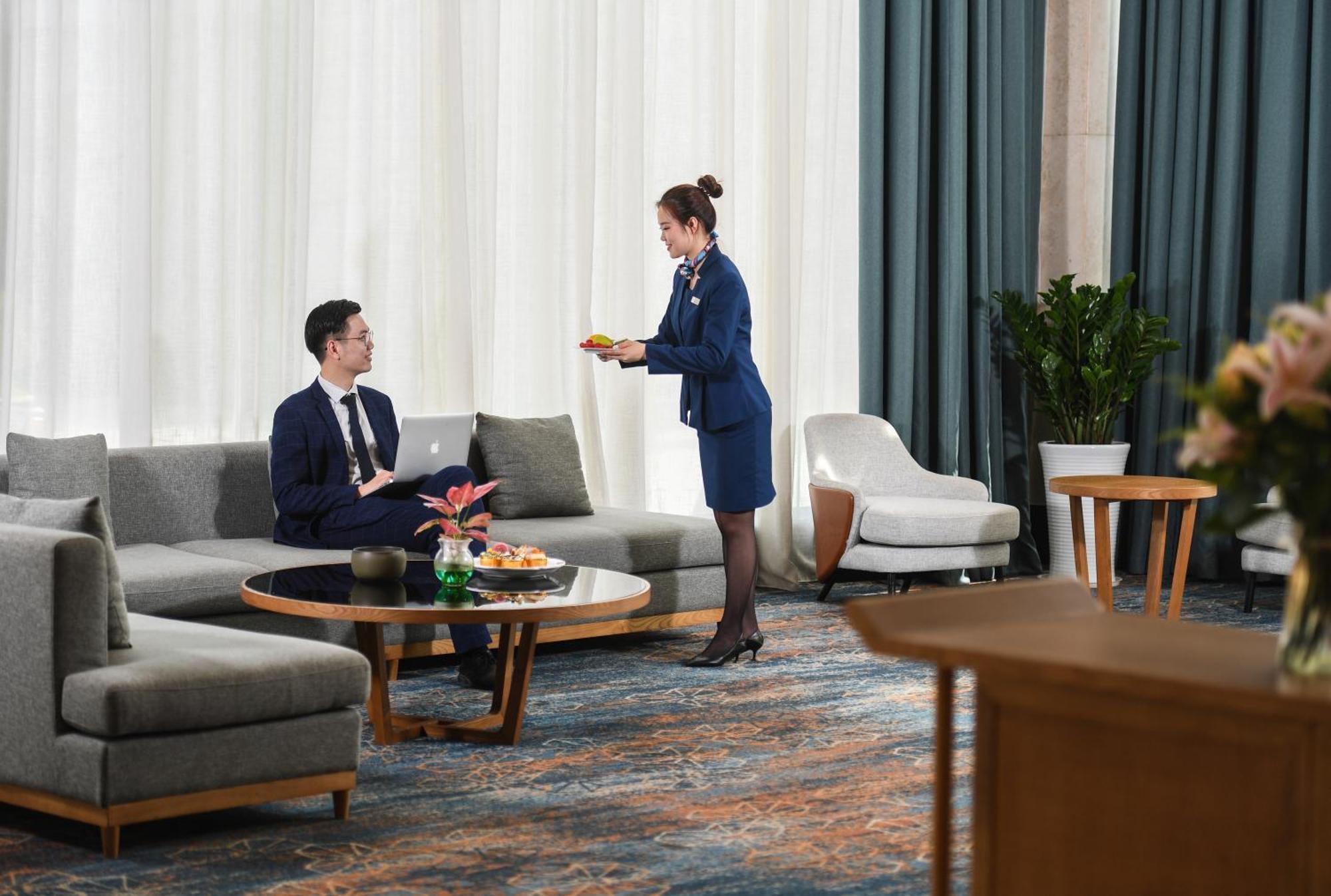 Mehood Lestie International Hotel Nancun Wanbo Metro Station Branch - Free Shuttle Bus To Canton Fair Complex During Canton Fair Period & Free Breakfast & Free Afternoon Tea & Free Midnight Snack & Free Vpn Internet Access Esterno foto