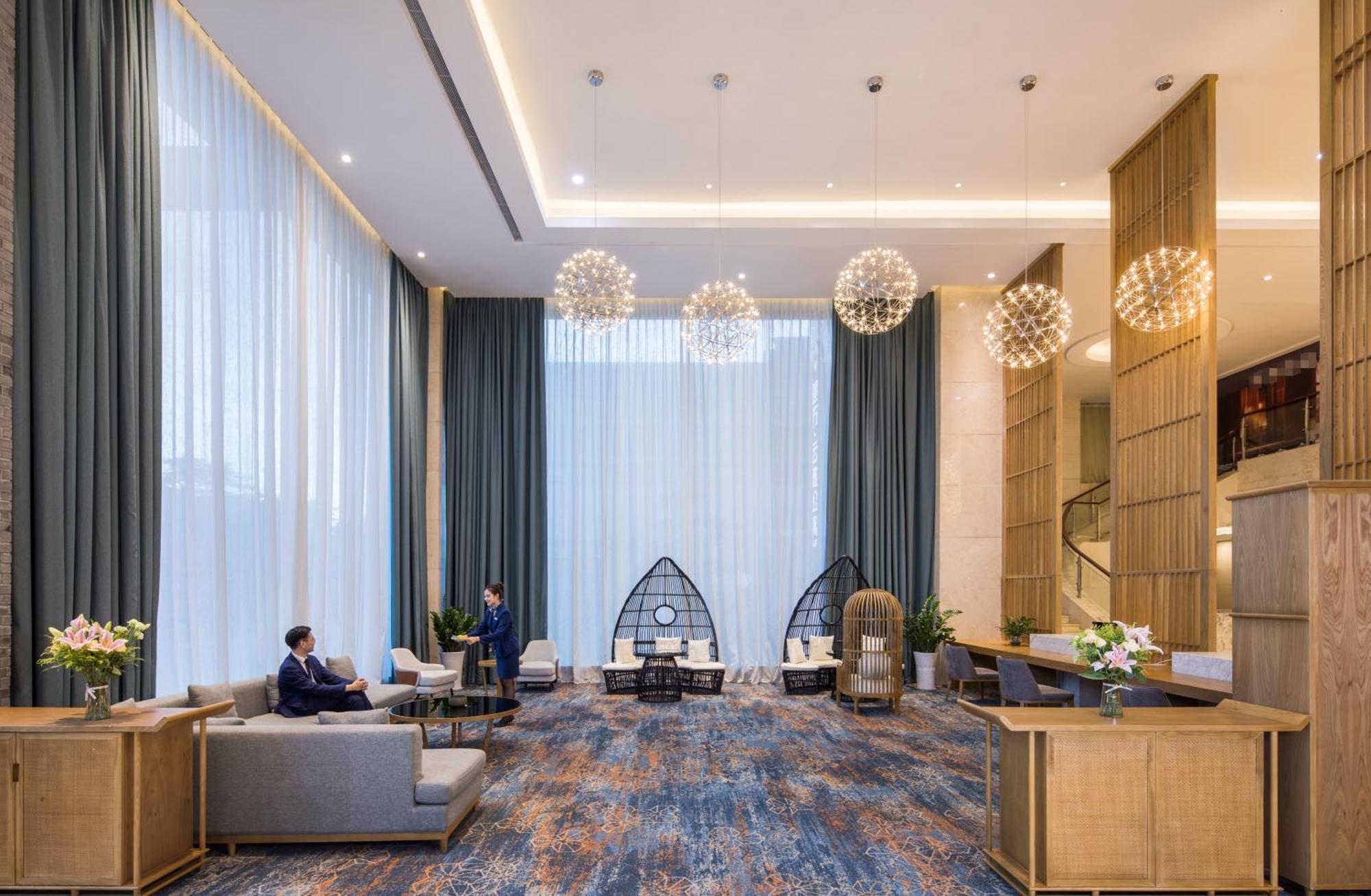 Mehood Lestie International Hotel Nancun Wanbo Metro Station Branch - Free Shuttle Bus To Canton Fair Complex During Canton Fair Period & Free Breakfast & Free Afternoon Tea & Free Midnight Snack & Free Vpn Internet Access Esterno foto