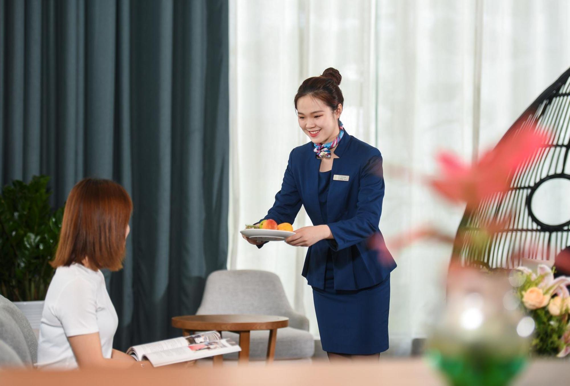 Mehood Lestie International Hotel Nancun Wanbo Metro Station Branch - Free Shuttle Bus To Canton Fair Complex During Canton Fair Period & Free Breakfast & Free Afternoon Tea & Free Midnight Snack & Free Vpn Internet Access Esterno foto