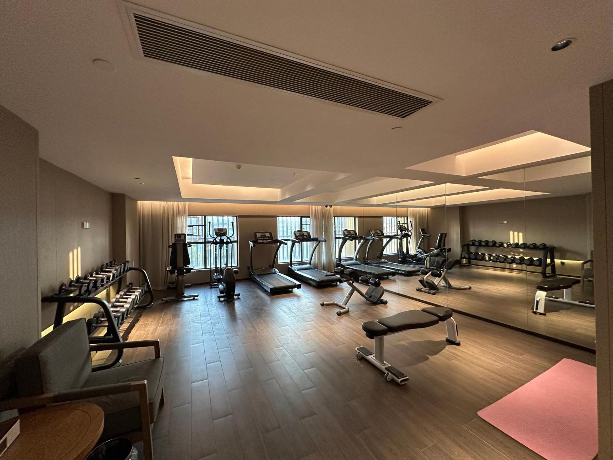 Mehood Lestie International Hotel Nancun Wanbo Metro Station Branch - Free Shuttle Bus To Canton Fair Complex During Canton Fair Period & Free Breakfast & Free Afternoon Tea & Free Midnight Snack & Free Vpn Internet Access Esterno foto