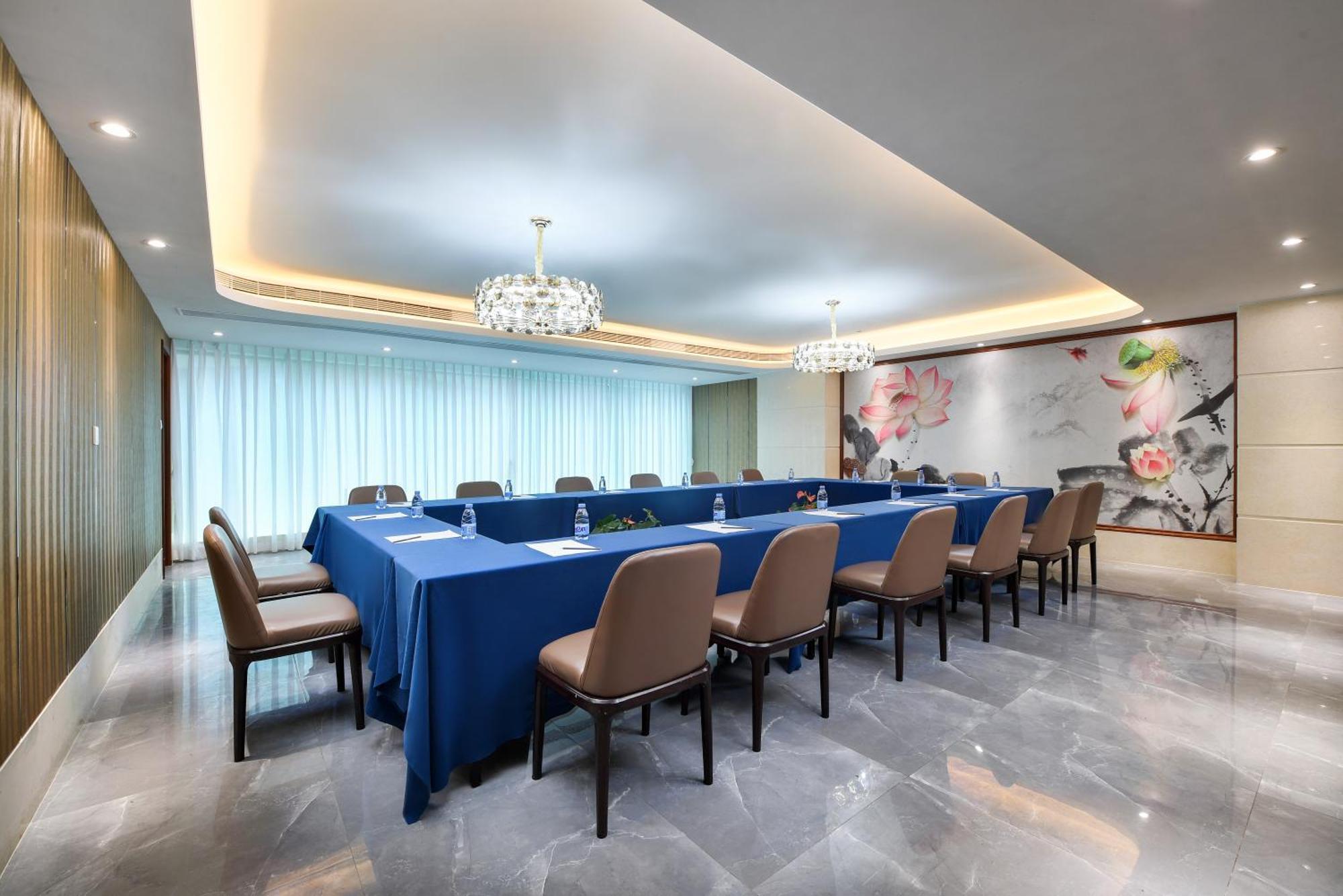 Mehood Lestie International Hotel Nancun Wanbo Metro Station Branch - Free Shuttle Bus To Canton Fair Complex During Canton Fair Period & Free Breakfast & Free Afternoon Tea & Free Midnight Snack & Free Vpn Internet Access Esterno foto