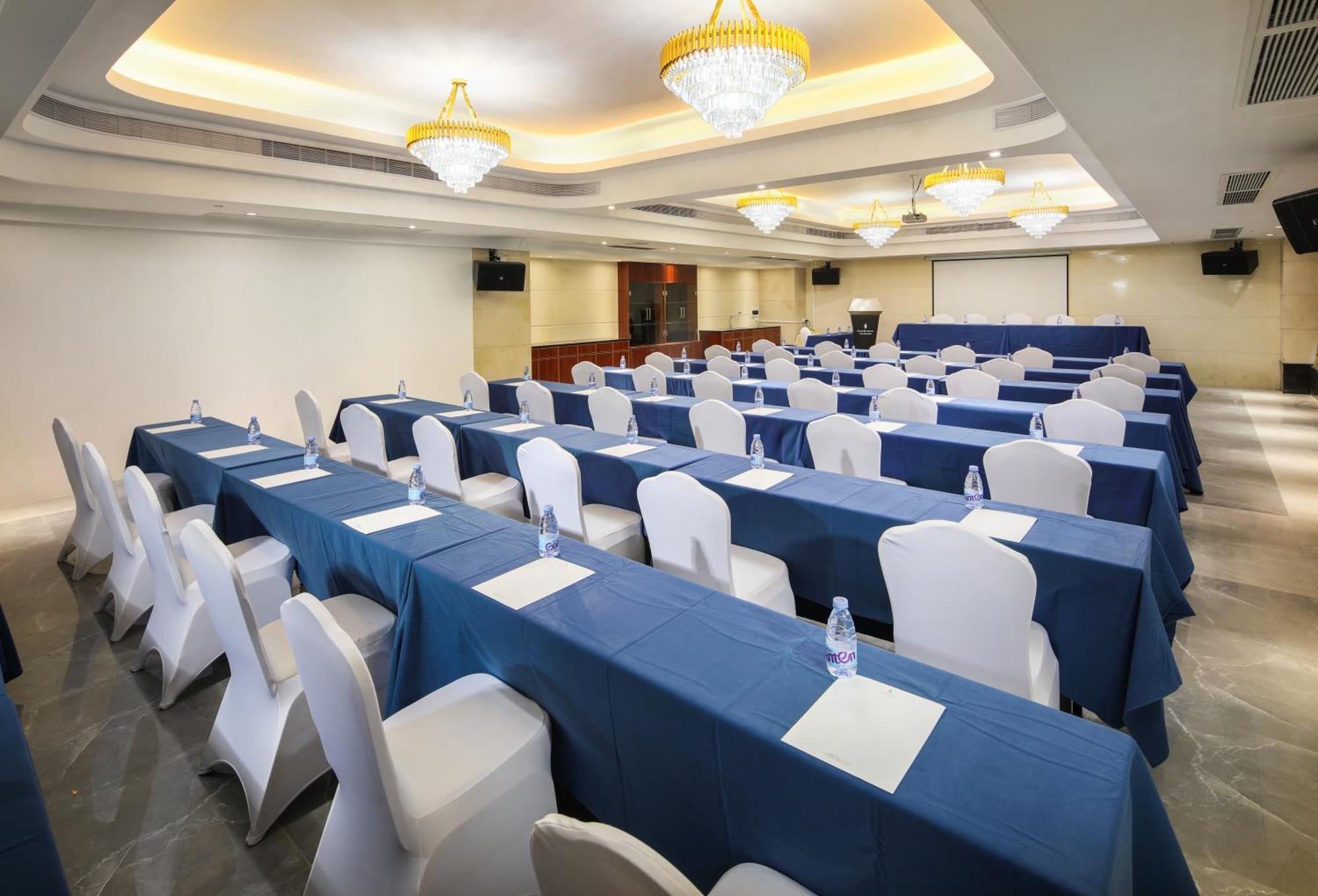 Mehood Lestie International Hotel Nancun Wanbo Metro Station Branch - Free Shuttle Bus To Canton Fair Complex During Canton Fair Period & Free Breakfast & Free Afternoon Tea & Free Midnight Snack & Free Vpn Internet Access Esterno foto