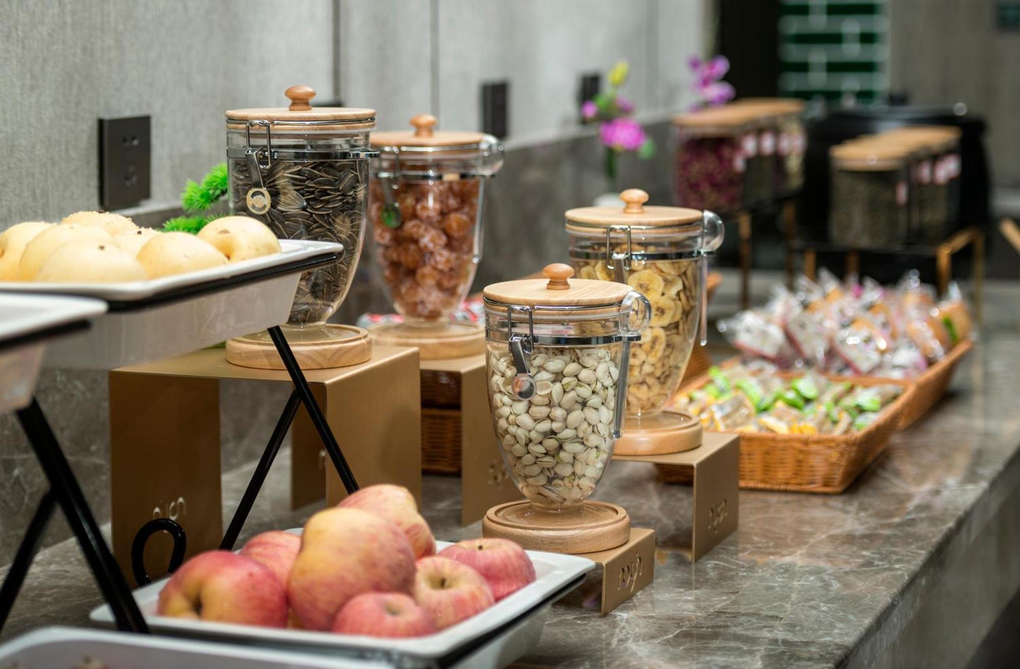 Mehood Lestie International Hotel Nancun Wanbo Metro Station Branch - Free Shuttle Bus To Canton Fair Complex During Canton Fair Period & Free Breakfast & Free Afternoon Tea & Free Midnight Snack & Free Vpn Internet Access Esterno foto
