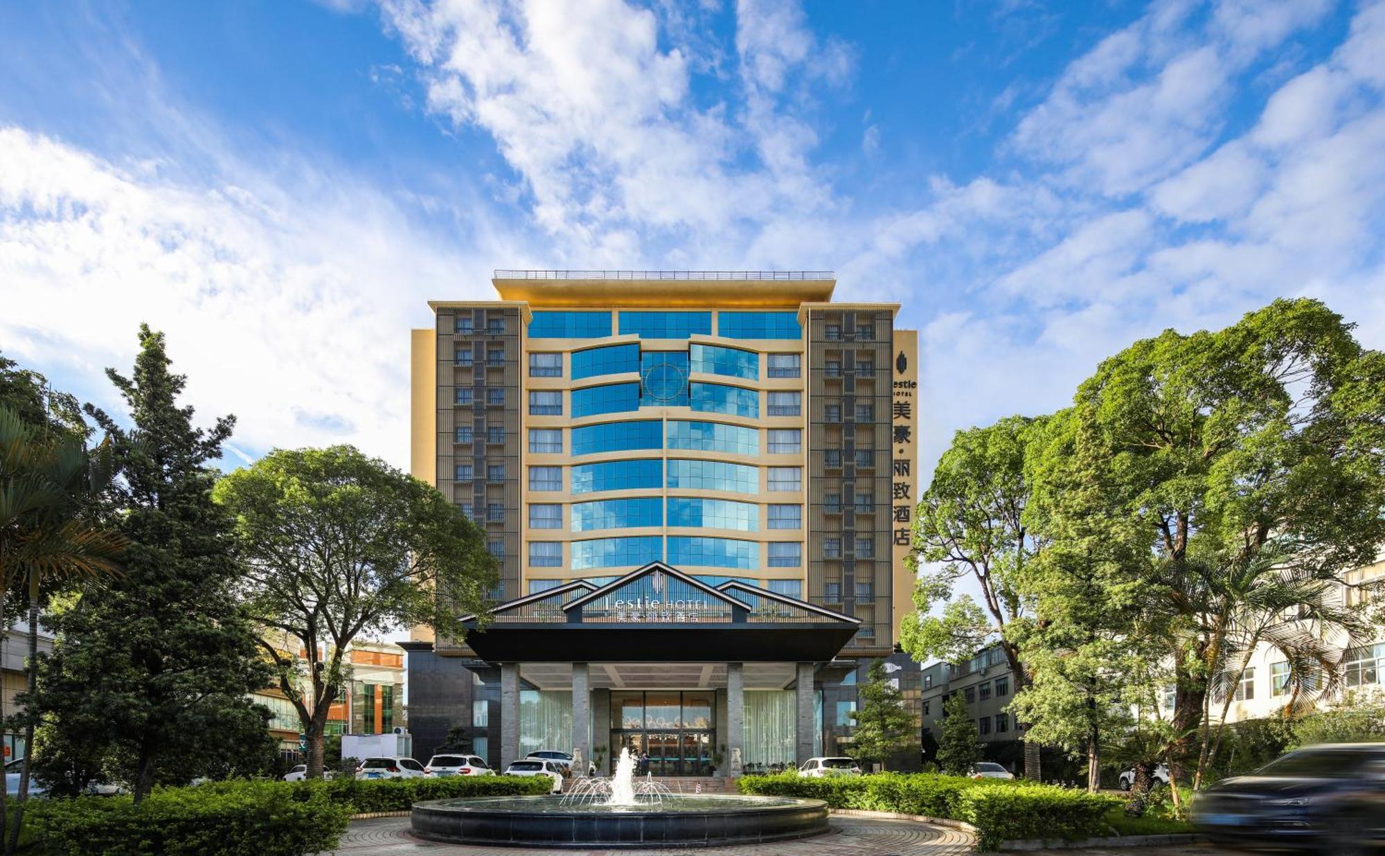 Mehood Lestie International Hotel Nancun Wanbo Metro Station Branch - Free Shuttle Bus To Canton Fair Complex During Canton Fair Period & Free Breakfast & Free Afternoon Tea & Free Midnight Snack & Free Vpn Internet Access Esterno foto