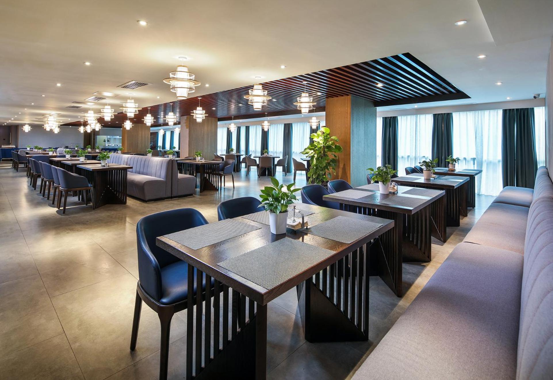 Mehood Lestie International Hotel Nancun Wanbo Metro Station Branch - Free Shuttle Bus To Canton Fair Complex During Canton Fair Period & Free Breakfast & Free Afternoon Tea & Free Midnight Snack & Free Vpn Internet Access Esterno foto